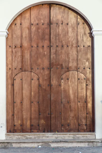 Porta in legno cattedrale — Foto Stock