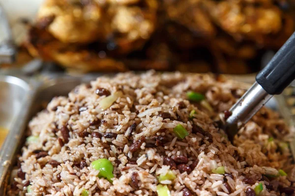 pirinç ve fasulye yemek