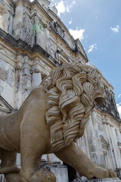 Sculpture lion de la cathédrale de Léon — Photo