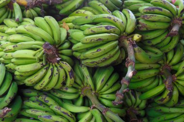 yığın bir piyasa yeşil muz