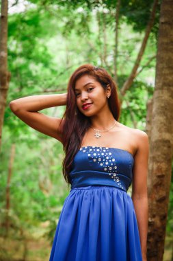 Ormandaki güzel kadın