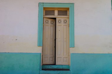 eski bir ev ahşap kapı