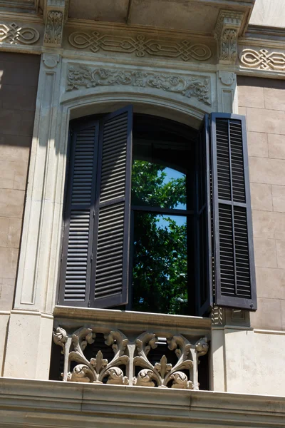 Balkon od budynku — Zdjęcie stockowe