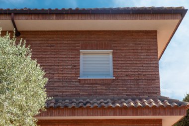 Konut evden yumuk pencere