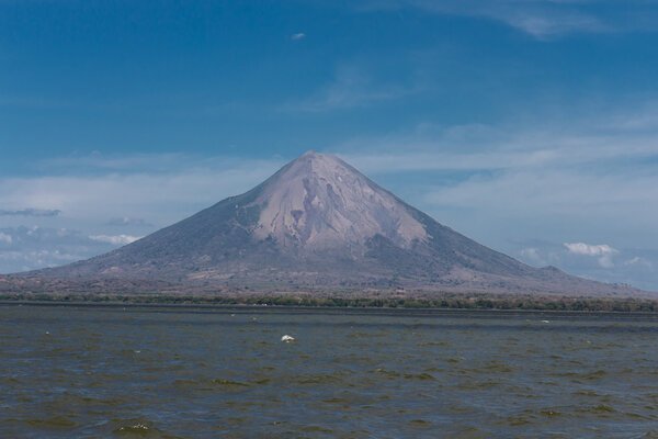 Вулкан омепе Консекпион в Никарагуа
