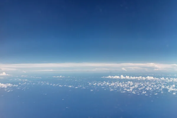 Luftaufnahme des Himmels aus einem Flugzeug — Stockfoto