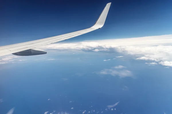 飛行機から空中スカイビュー — ストック写真