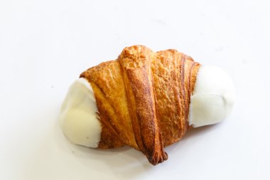 Beyaz çikolata kruvasan