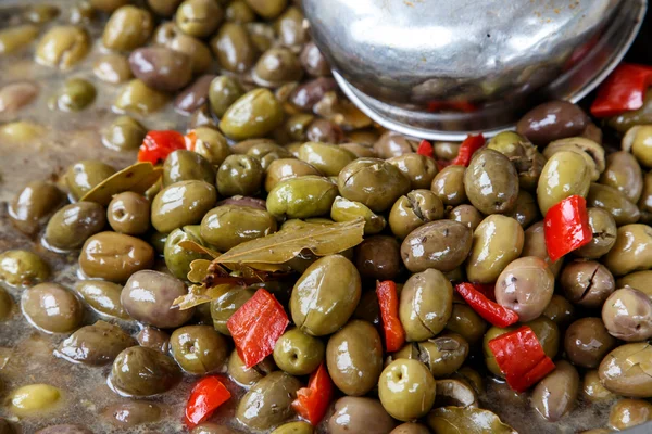 Olives in coserve from a market — Stock Photo, Image