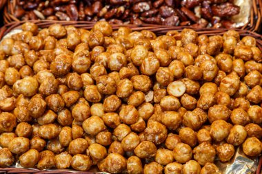 Macadamia fıstığı karamelize