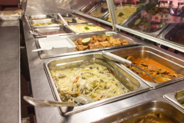 Öğle yemeği servis istasyonu