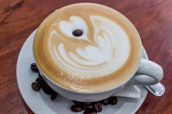 Чашка кави з серцем — стокове фото