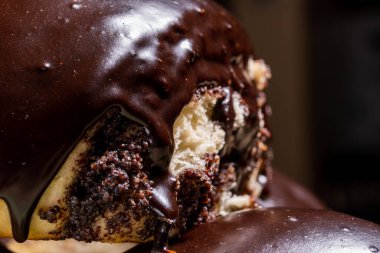 Çukulata kremalı haşhaşlı çörekler, yakın plan..