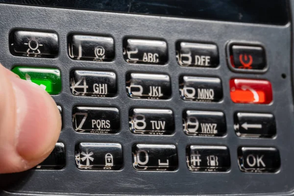 Geniş düğmeli cep telefonu, kapatma düğmeleri