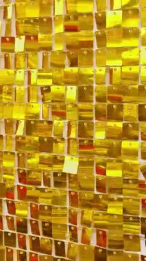 Dikey video. Kare Plaka ile Yavaş Çekim Kapalı Görünüm Hafifçe Döndürme ve Yakalayarak Bir Şölen Dekoratif Kavram Oluşturma