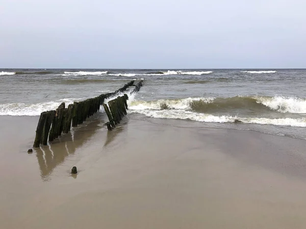 Tormenta Mar Báltico Gran Ola Con Espuma Rompeolas — Foto de Stock
