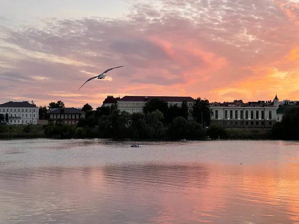 ロシア・カザンの中心部にあるカバン湖の美しい夕日 — ストック写真