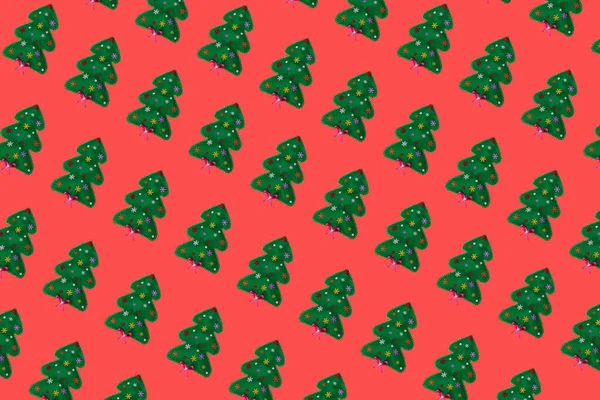 Zielone choinki wzór na pastelowych czerwonych kolorach. Minimalny skład świąteczny. Renderowanie 3D. — Zdjęcie stockowe