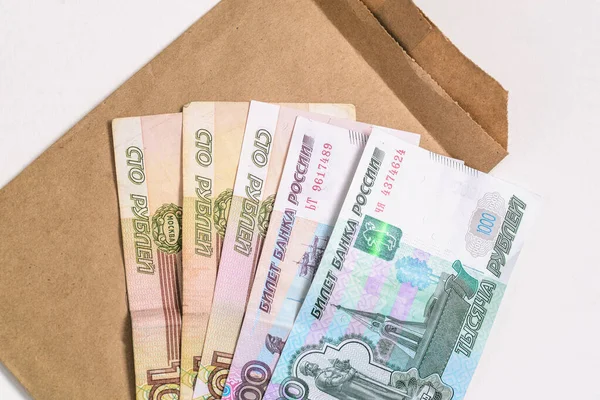Dinheiro Russo Envelope Cartão Notas Isoladas Branco Vista Superior Flat — Fotografia de Stock