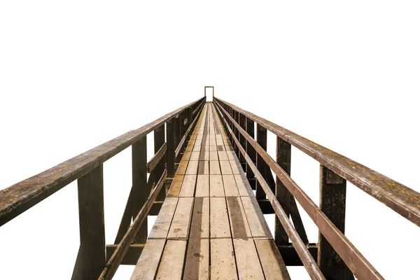 สะพานไม้เก่าถูกแยกไว้บนพื้นหลังสีขาว สะพานทางเดินเท้าที่ขยายไปสู่ขอบฟ้า รูปภาพสต็อก