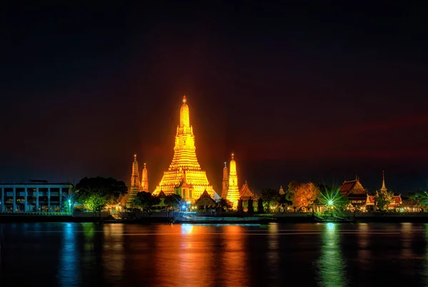 Wat Arun Temple Night Iluminado Bangkok Tailândia — Fotografia de Stock