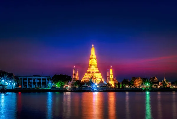 Wat Arun Temple Night Iluminado Bangkok Tailândia — Fotografia de Stock