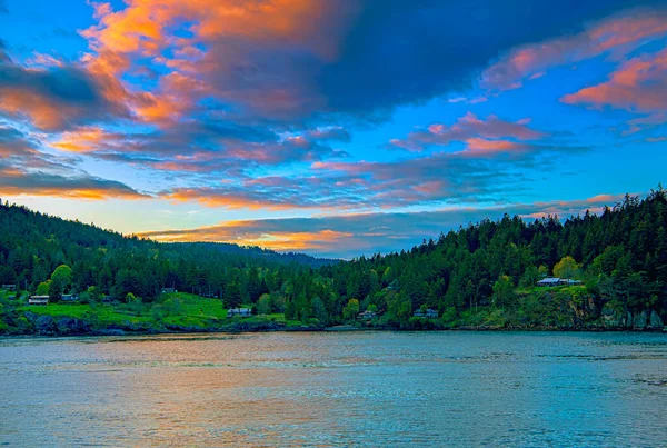 Pôr Sol Paisagem Marinha Com Céu Dramático Nuvens Coloridas — Fotografia de Stock