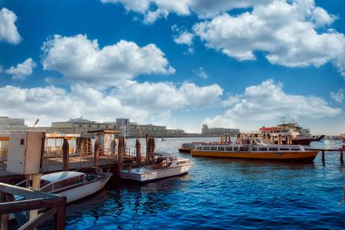 VENICE, ITALY - 25 Aralık 2012: Saint Mark Bazilikası ve Saint Mark 's Campanile (Campanile di San Marco) çan kulesi ile birlikte 25 Aralık 2012