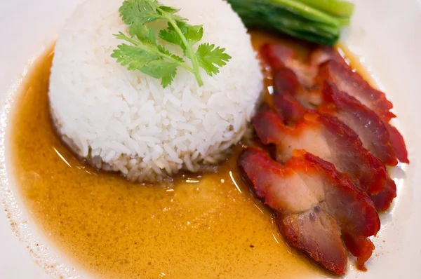 Tatlı ve ekşi domuz ve bir tabak pirinç — Stok fotoğraf