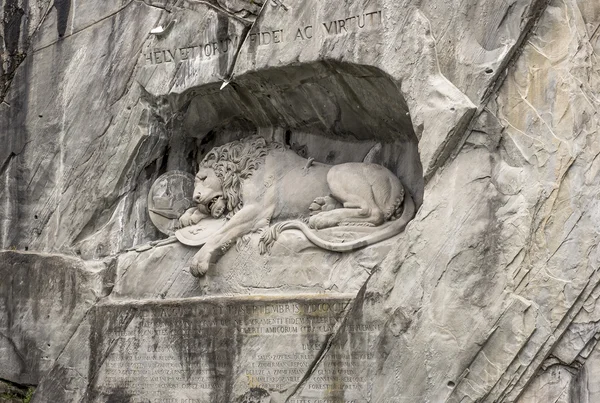 Monumento al León, o León de Lucerna en Lucerna Suiza . —  Fotos de Stock