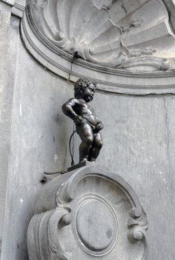 Brussels, Belçika - 6 Temmuz: Brüksel da Manneken Pis heykeli. STA