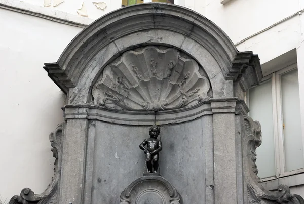 BRUSELAS, BÉLGICA - 6 DE JULIO: Estatua de Pis Maniquí en Bruselas. Sta. — Foto de Stock