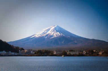 MT fuji erken sabah göl kawaguchiko yansıması ile