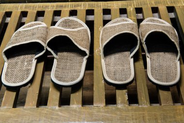 Kenevir terlik yerde