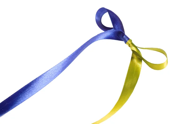 Сине-желтая многоцветная ткань лента и лук изолированы на белом фоне — стоковое фото