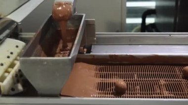 pralin çikolata fabrikasında