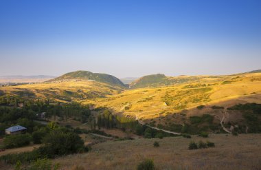 Köyü yakınındaki Shemakhi Azerbaycan'daki Kafkas Dağları