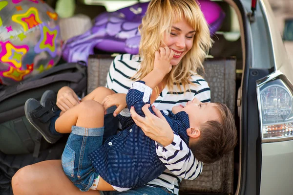 Belle femme avec un enfant — Photo