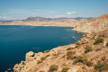 Kapsel Körfezi 'nin güneşli sonbahar manzarası.