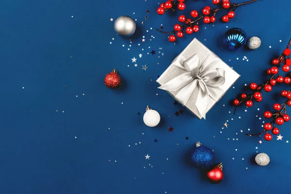 Boże Narodzenie tło pudełko i dekoracje. — Zdjęcie stockowe