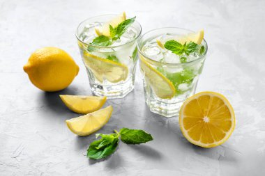 Soğuk ferahlatıcı limonata ya da mojito..