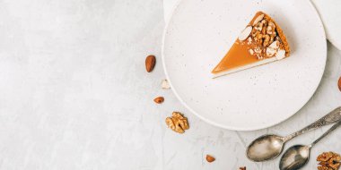 Tuzlu karamel ve fındıklı cheesecake..