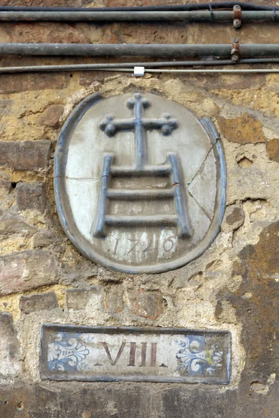 Siena, italien, touristischer ort, symbol der santa maria della scala — Stockfoto