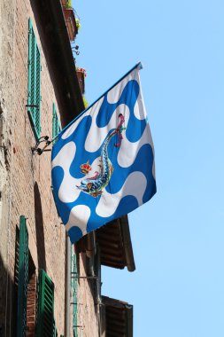 Siena, İtalya, ortaçağ turistik yer, onda contrada bayrağı
