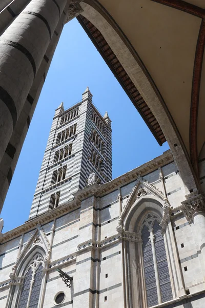 Siena, itália, lugar turístico medieval, detalhe da catedral — Fotografia de Stock