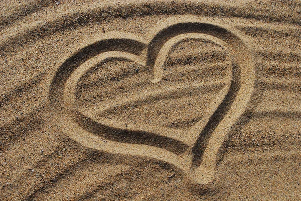 砂の上に心が描く — ストック写真