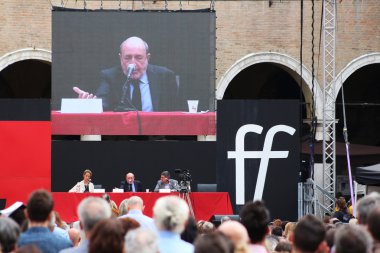 Modena, İtalya, Eylül, 2016: Umberto Galimberti, genel felsefi konferans, felsefe 2016 Festivali