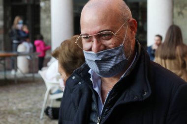 MODENA - İtalya, 18 Ekim 2020 - Stefano Bonaccini, Emilia Romagna bölge başkanı, Piazza Grande Meydanı 'nda bir açılış etkinliği