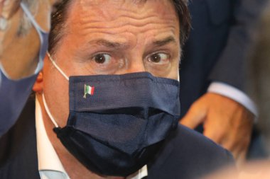 Modena, İtalya, 8 Eylül 2020 - Giuseppe Conte, İtalya Cumhuriyeti başbakanı, Demokrat Parti 'nin bir etkinliğinde halka açık röportaj - yakın çekim