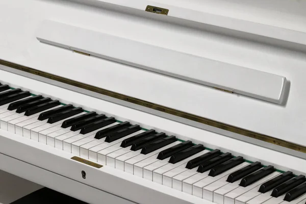 Piano Branco Para Música Clássica Detalhe — Fotografia de Stock